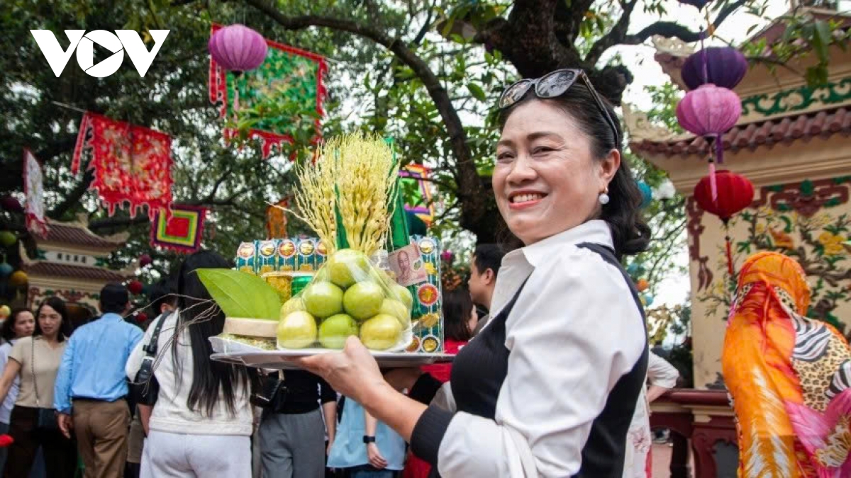 Crowds gather at Hanoi temples, pagodas for First Full Moon Festival prayers